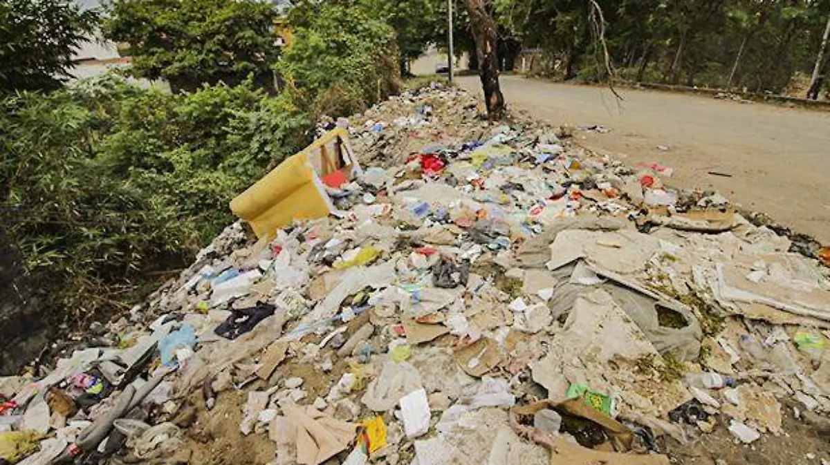 Acapulco - Guerrero basurero en zona diamante